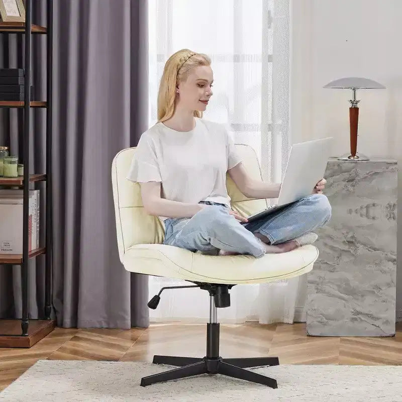 Siège de bureau sans roulettes, avec assise pivotante sans accoudoirs pour s'asseoir les jambes croisées