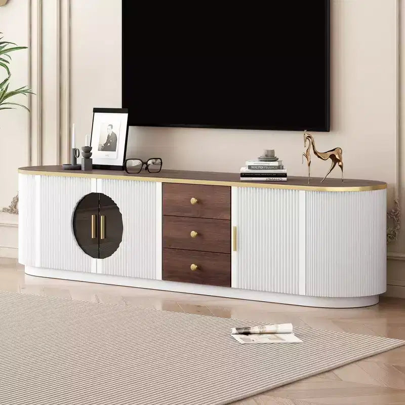 Meuble TV console moderne avec placards et poignées métalliques